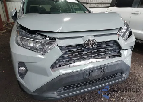 2020 Toyota Rav4 Xle z USA, uszkodzony, nr VIN 2T3P1RFVXLW138275